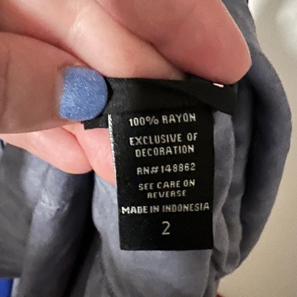 Torrid 2 tank, can fit a 3 - Picture 3 of 3